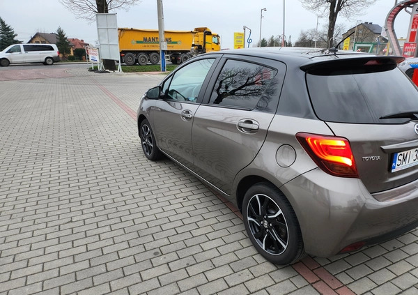 Toyota Yaris cena 58900 przebieg: 92000, rok produkcji 2017 z Bytom małe 56